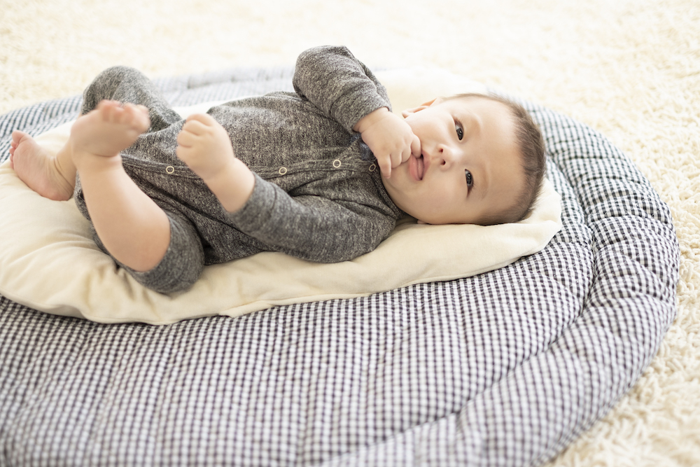 赤ちゃんのうつぶせ 腹ばい お座りの練習をサポートする 0 歳から使えるマット トッポンチーノのジョリーメゾン株式会社